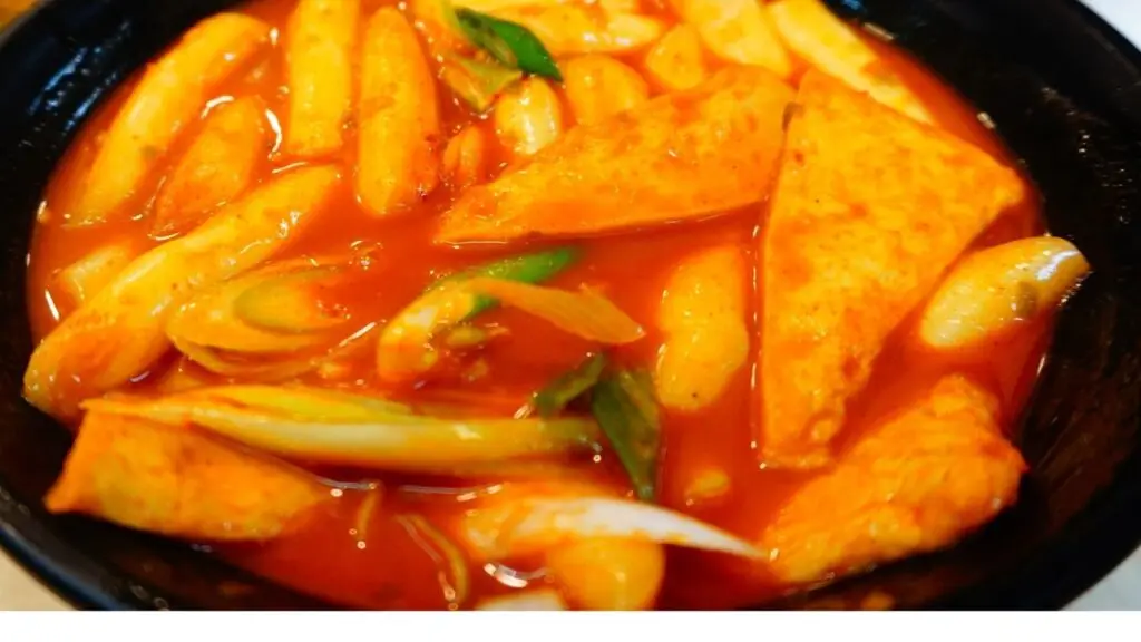 Market-Style Tteokbokki: The Thick, Sticky Kind From Korean Street Stalls
